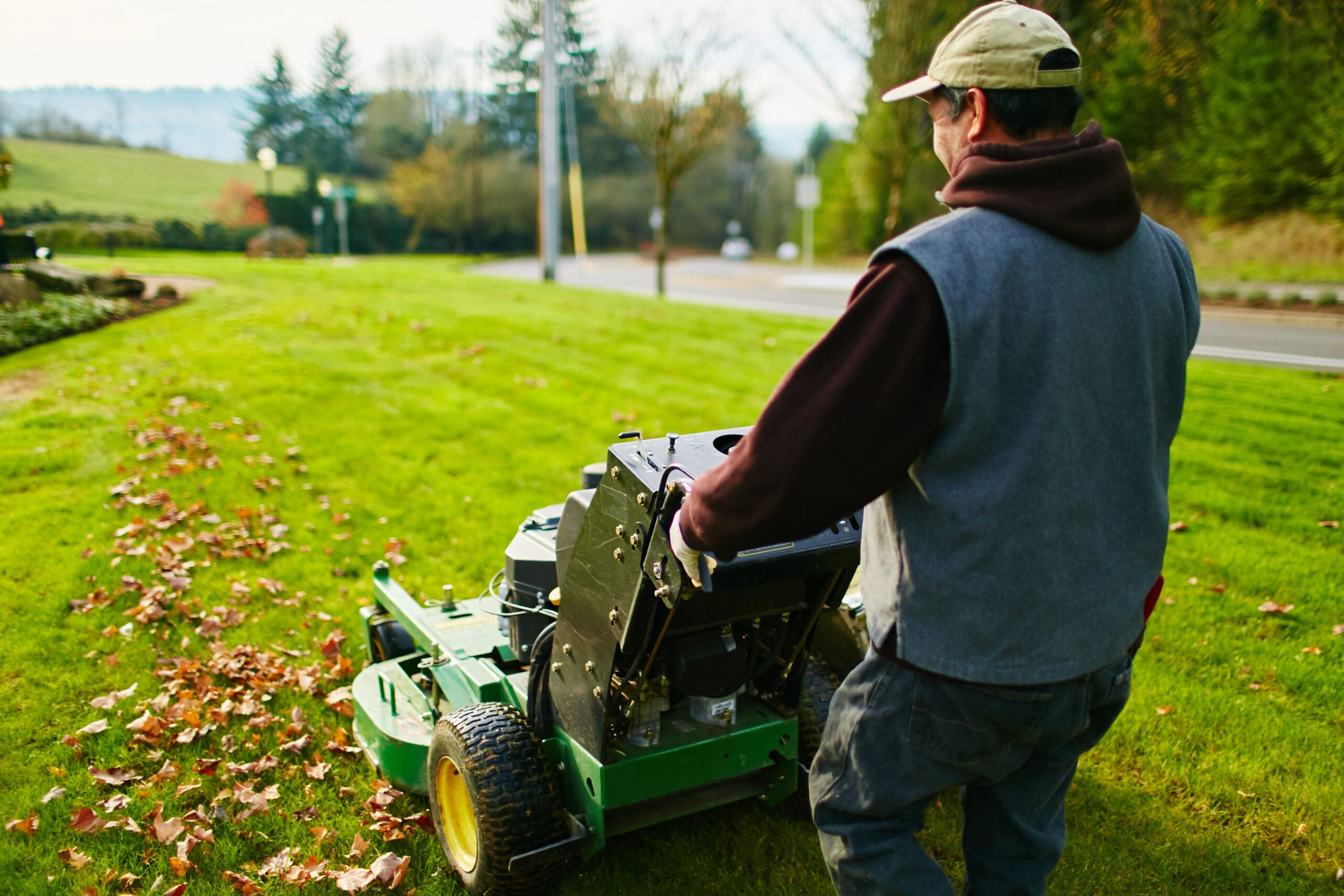 commercial lawn mowing service florissant mo